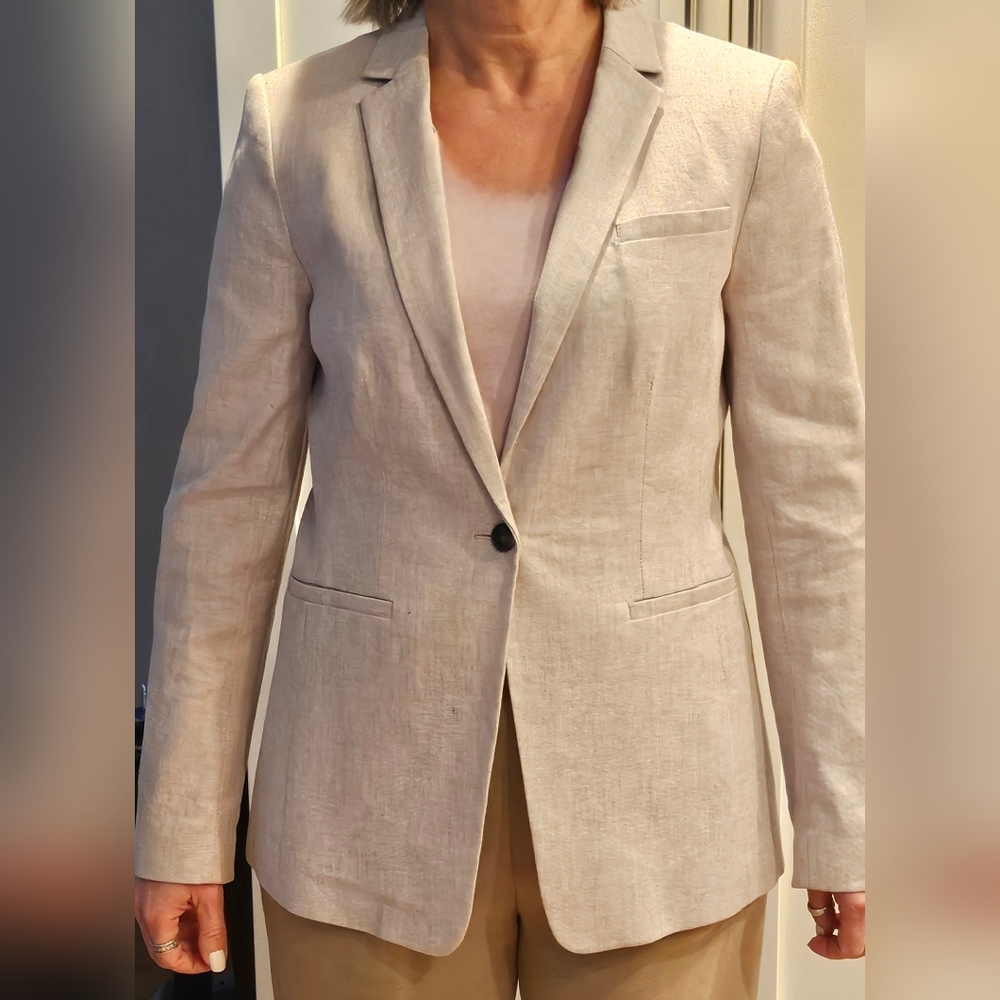 Banana Republic Cream Blazer with Notched Lapels